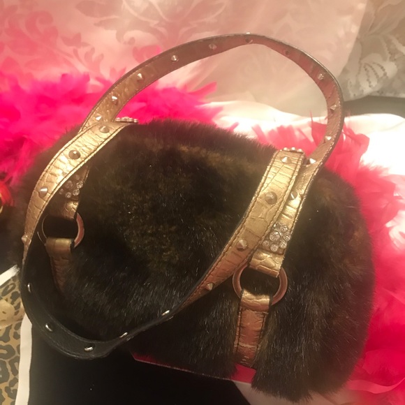 COPY - Adorable fur and crystal vintage y2k guess purse and tee shirt set❤️ - Picture 6 of 11